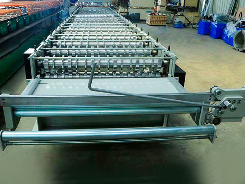 آلة تشكيل صفائح التسقيف عالية السرعة